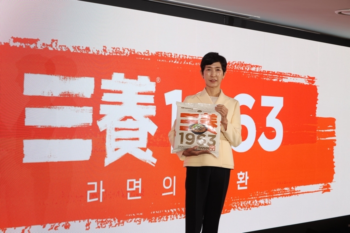 Kim Jung-soo, vice chairman of Samyang Foods, at the launch presentation of "Samyang 1963" (Image: Samyang Foods)